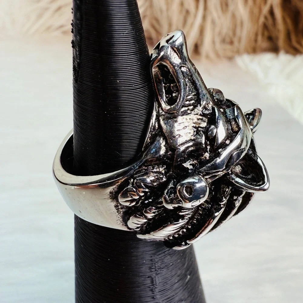Silvertone Weighted Wolf Head Skull Accent Ring sz 8 1/4